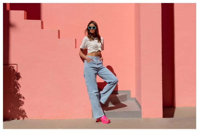 Hurtownia jeansów damskich – ponadczasowe produkty w twoim sklepie